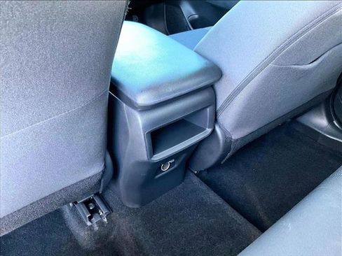 Used 2021 Toyota RAV4 LE image 22