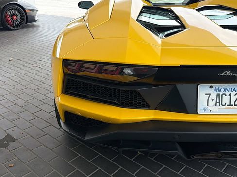 Used 2018 Lamborghini Aventador S image 11