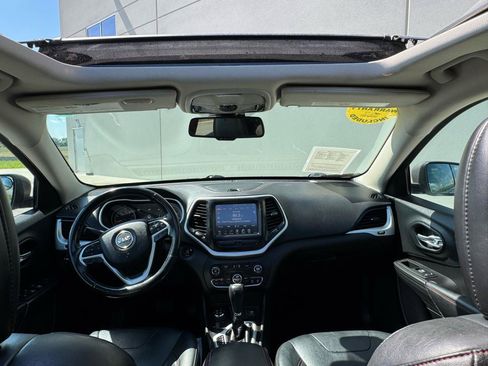 Used 2015 Jeep Cherokee Trailhawk w/ Comfort/Convenience Group AWD/4WD image 16
