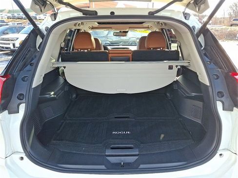 Used 2018 Nissan Rogue SL w/ Premium Package image 29