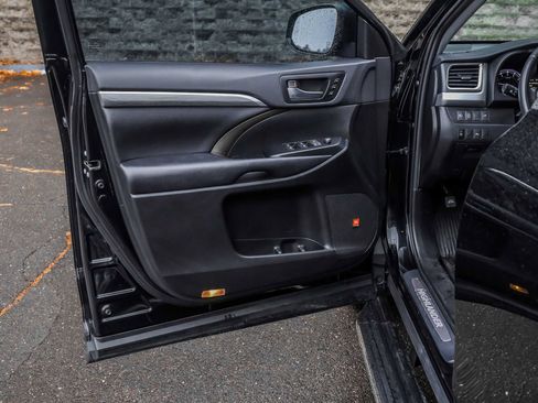 Used 2019 Toyota Highlander Limited image 22