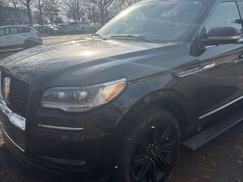 Used 2022 Lincoln Navigator Reserve image 5