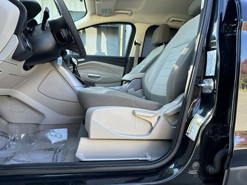 Used 2013 Ford Escape SE image 16