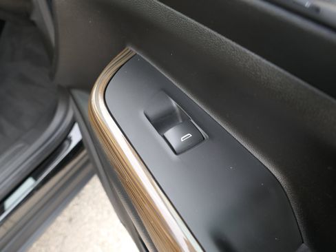 Used 2023 GMC Acadia SLE w/ Driver Convenience Package FWD image 26