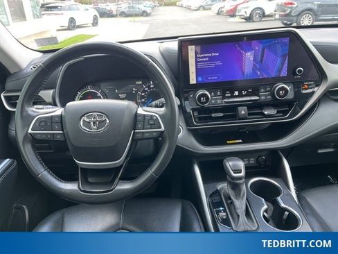 Used 2024 Toyota Highlander XLE image 15