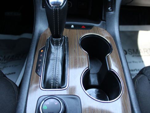 Used 2018 GMC Acadia SLE image 31