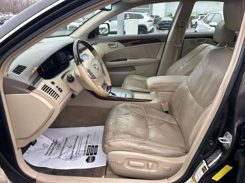 Used 2010 Toyota Avalon Limited image 2