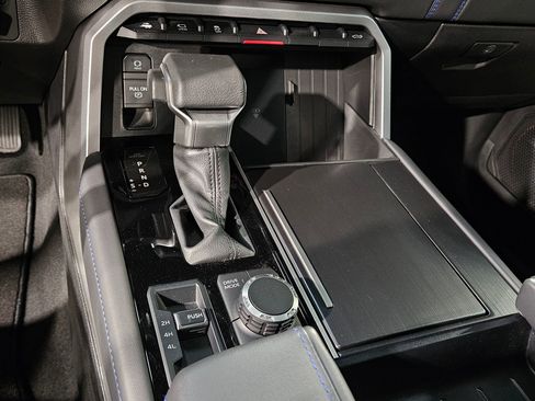 Used 2025 Toyota Tundra Platinum AWD/4WD image 33