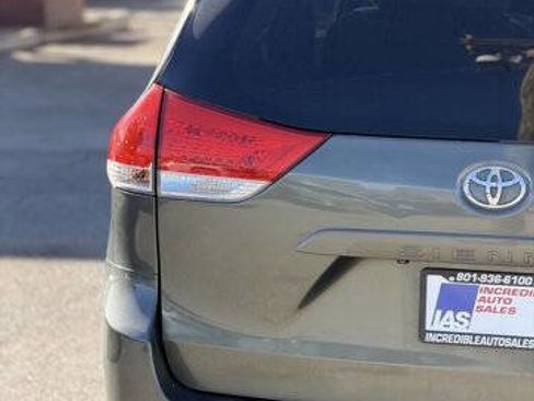 Used 2011 Toyota Sienna XLE image 6