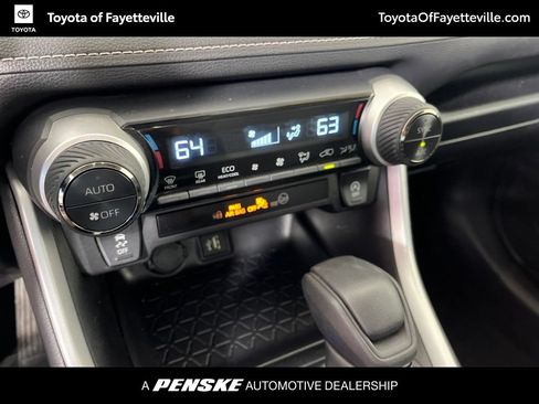 Used 2025 Toyota RAV4 XLE FWD image 30
