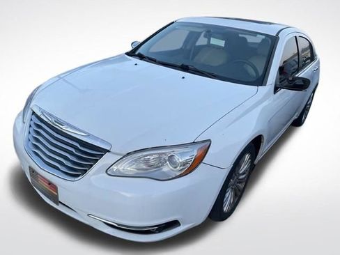 Used 2011 Chrysler 200 Limited image 4