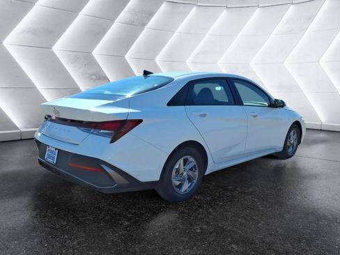 Used 2024 Hyundai Elantra SE image 5