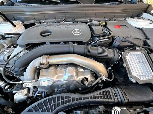 Used 2025 Mercedes-Benz GLB 250 4MATIC image 9