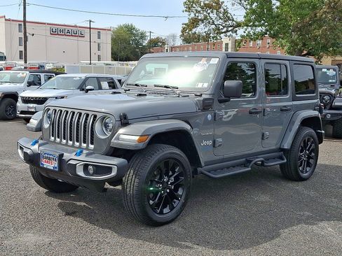 Used 2023 Jeep Wrangler Unlimited Sahara image 3