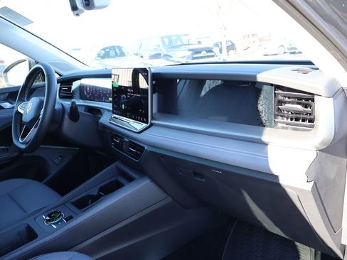 New 2026 Volkswagen Tiguan SE image 13