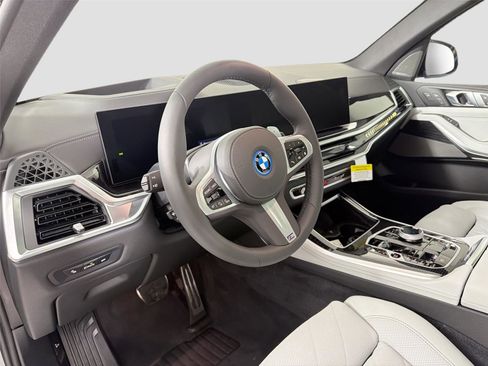 New 2026 BMW X5 xDrive50e AWD/4WD image 10