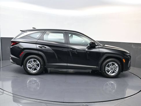 Used 2026 Hyundai Tucson SE FWD image 3