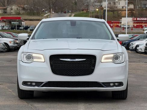 Used 2017 Chrysler 300 Limited image 3