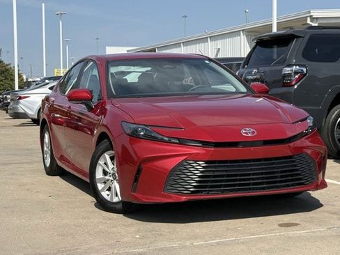 Used 2025 Toyota Camry LE FWD image 2