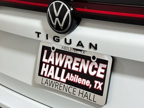 New 2026 Volkswagen Tiguan SE R-Line FWD image 17