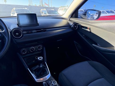 Used 2019 Toyota Yaris LE image 18