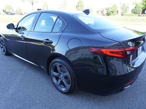 Used 2017 Alfa Romeo Giulia AWD image 5