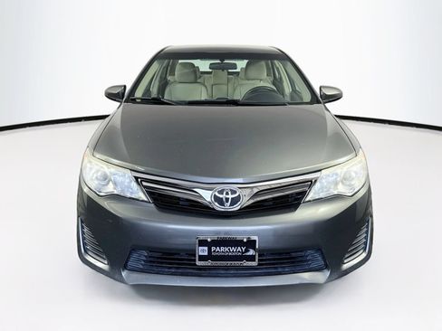 Used 2012 Toyota Camry LE FWD image 2
