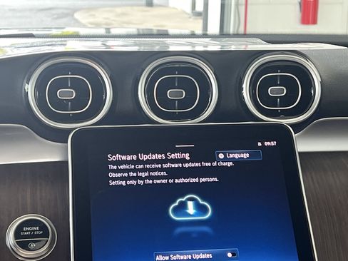 Certified 2025 Mercedes-Benz GLC 300 image 35