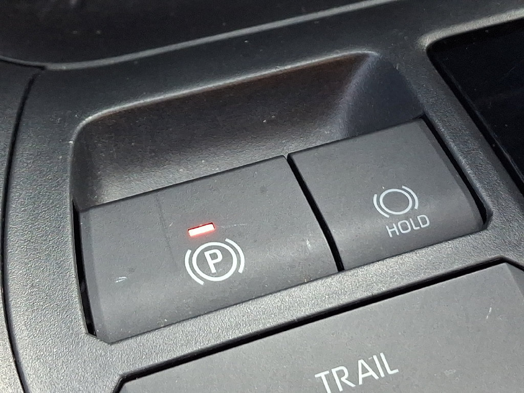 Used 2019 Toyota RAV4 LE w/ Carpet Mat Package AWD/4WD image 24