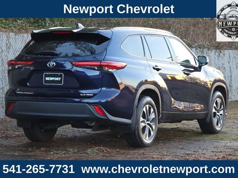 Used 2022 Toyota Highlander XLE image 4