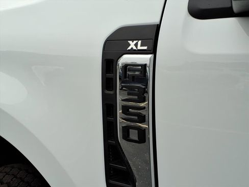 Used 2024 Ford F350 XL w/ FX4 Off-Road Package image 10