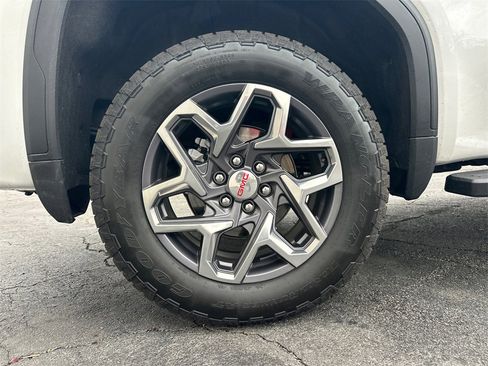 Used 2025 GMC Sierra 1500 SLT w/ SLT Premium Plus Package image 18