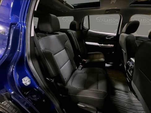 Used 2023 GMC Acadia SLE w/ Driver Convenience Package image 16