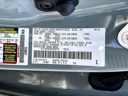 Used 2024 Toyota Tundra Limited AWD/4WD image 33