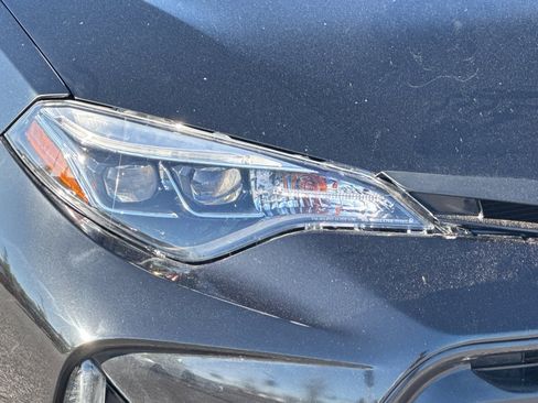 Used 2017 Toyota Corolla SE w/ SE Premium Package FWD image 10