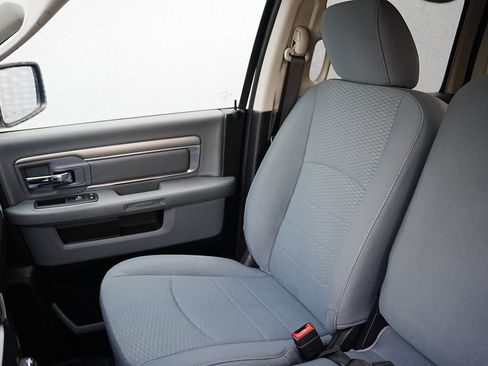 Used 2020 RAM 1500 Classic SLT image 12