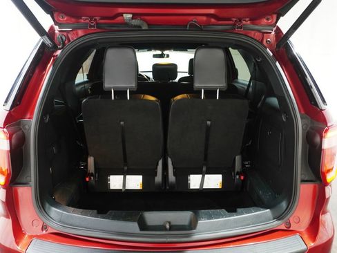 Used 2019 Ford Explorer XLT w/ Equipment Group 202A image 6