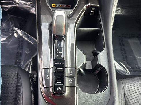 Used 2025 Toyota Crown Signia Limited image 14