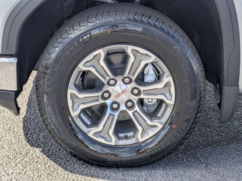 New 2026 GMC Sierra 1500 SLE w/ Preferred Package image 10