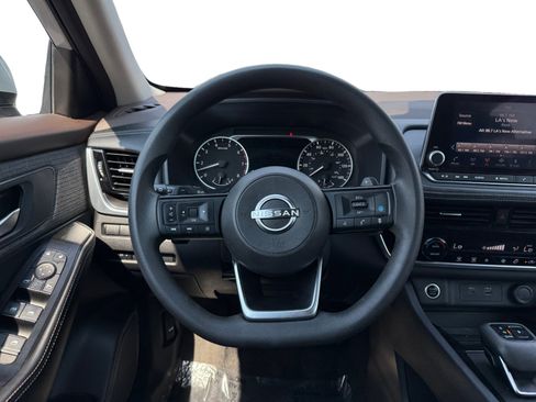 Used 2022 Nissan Rogue SV image 12