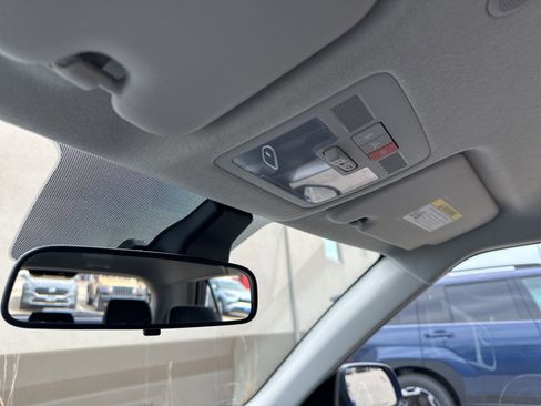 Used 2023 Hyundai Venue Limited FWD image 55