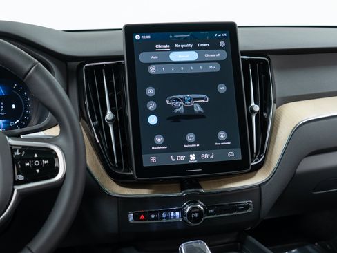 New 2026 Volvo XC60 B5 Plus AWD/4WD image 19