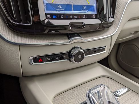 Used 2022 Volvo XC60 B5 Inscription w/ Advanced Package image 19