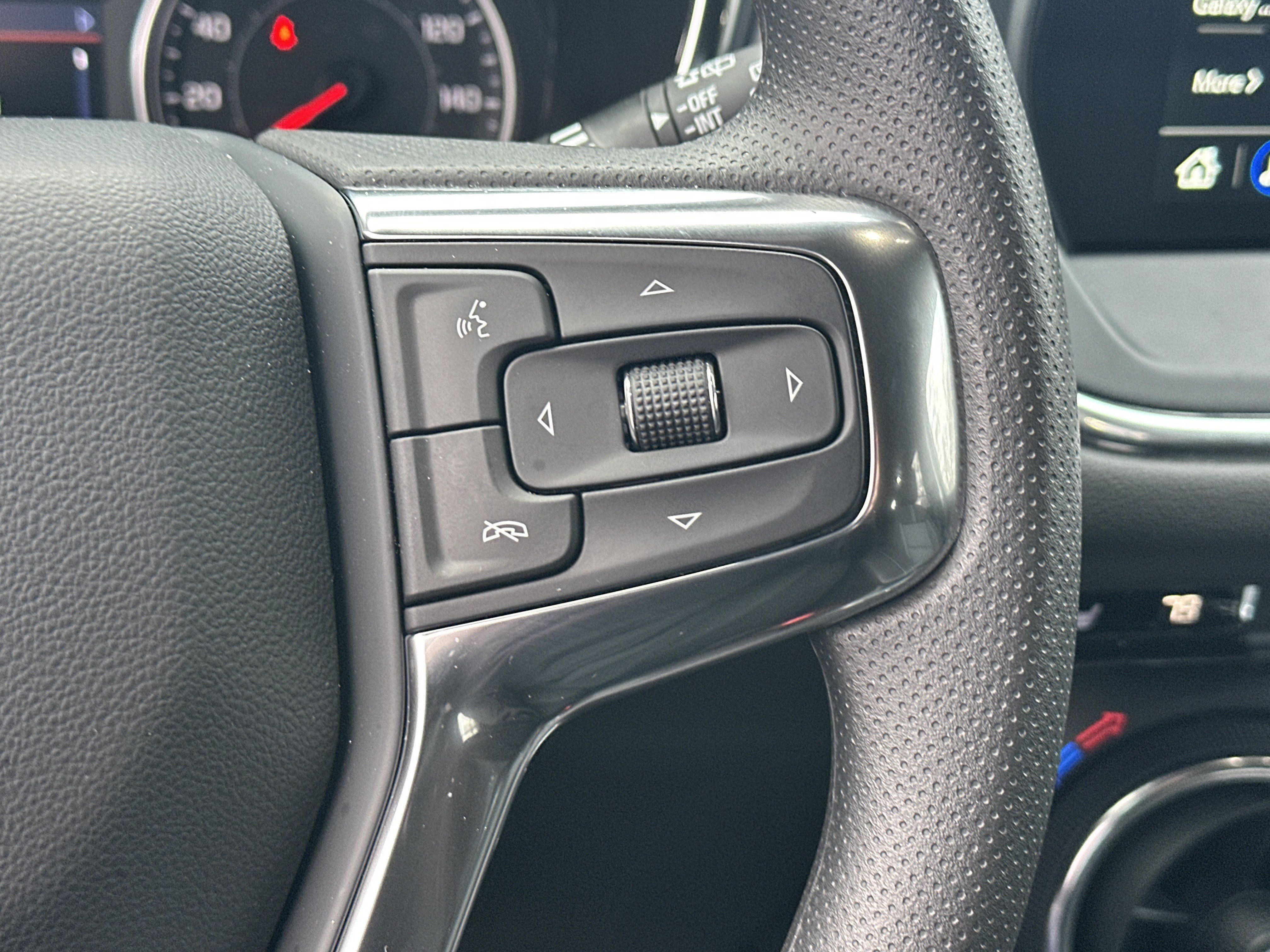 New 2025 Chevrolet Blazer LT w/ Convenience Package FWD image 26