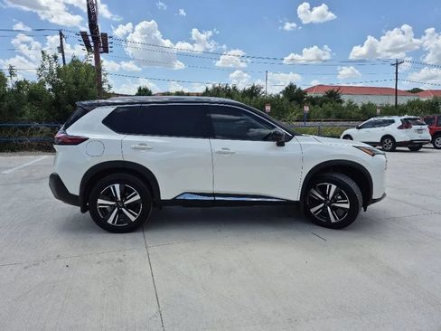 Used 2023 Nissan Rogue SL FWD image 5
