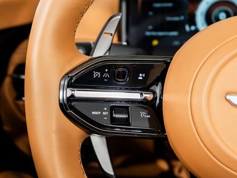 Used 2025 Aston Martin DB12 Convertible image 45