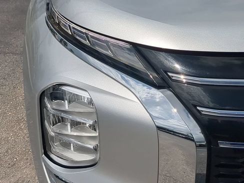 Used 2025 Mitsubishi Outlander SE FWD image 10