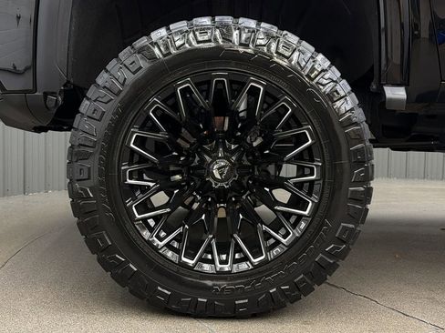 Used 2025 GMC Sierra 3500 Denali w/ Denali Reserve Package image 9