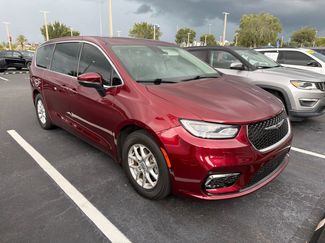 Used 2023 Chrysler Pacifica Touring-L FWD video 1