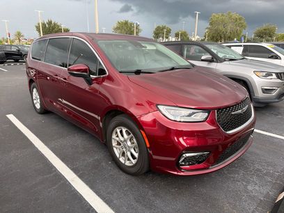 Used 2023 Chrysler Pacifica Touring-L